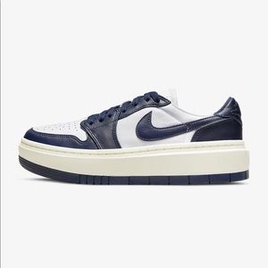 NIKE WOMEN ELEVATE LOW PLATFORM